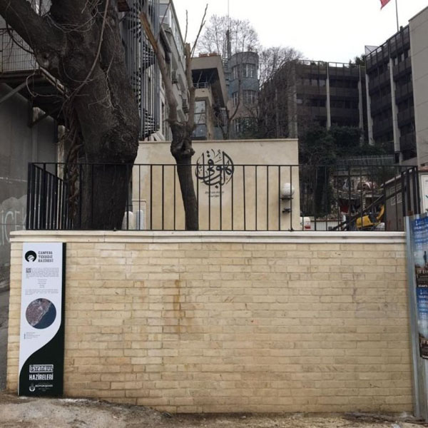 <Pargalı İbrahim Paşa'nın kabrinin restore edilmiş hali.>