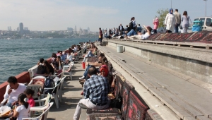 O ilçede Sahilde Çekirdek Yasak