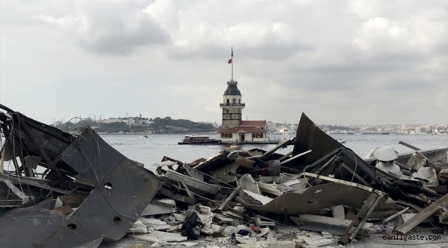 Üsküdar Sahilindeki Büfeler Yıkıldı