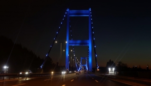 Köprüler Onlar için Maviye Boyandı 