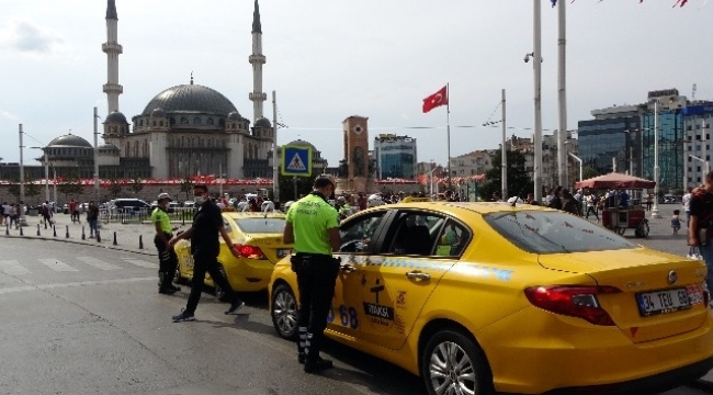 Taksim Meydanı'nda Taksilere denetim 