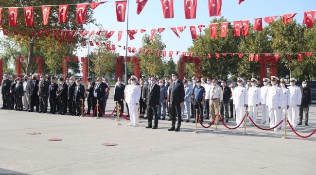 Gaziler Günü Dolayısı İle Kartal'da Atatürk Anıtı'na Çelenk Sunuldu