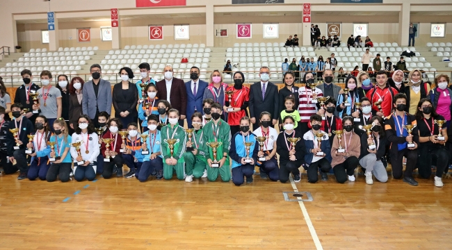 Maltepe'de Geleneksel Çocuk Oyunları ödülleri sahiplerini buldu