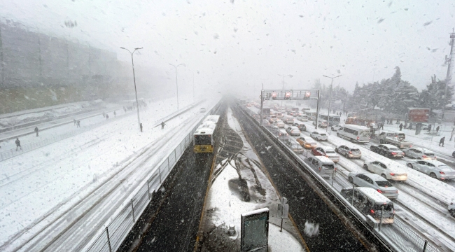 İstanbul kar yağışının etkisi altında: