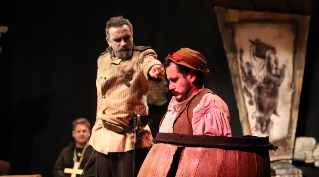 'Büyük İskender'in Atı' Adlı Tiyatro Oyunu Kartallı Seyircisi İle Buluştu