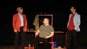 "İyi, Kötü, Çirkin" Adlı Tiyatro Oyunu Kartal'da Sahnelendi