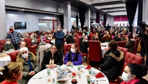 ​​​​​​​Binlerce kadın "sevgi sofrası"nda buluştu