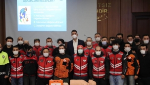 Kartal Belediyesi'nden Motokuryelere İlk Yardım, İş Sağlığı ve Taşıt Bilgisi Eğitimi