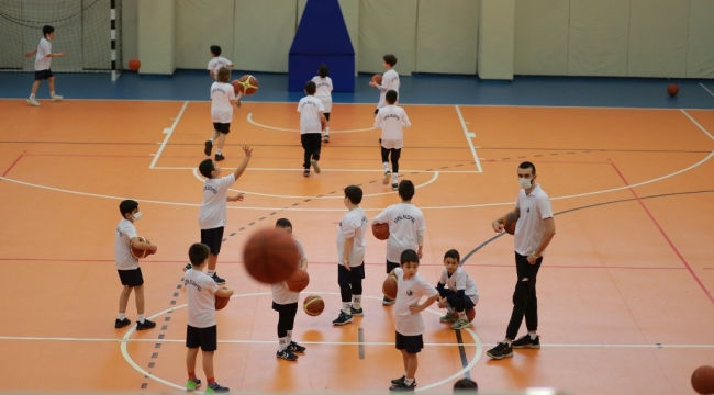 Kartal Belediyesi'nin 7 Farklı Branşta Verdiği Spor Eğitimlerine Yoğun İlgi
