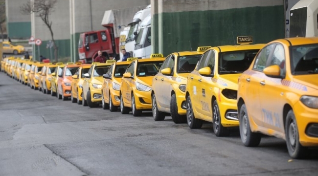 Taksilerden Yeni Tarife Kuyruğu