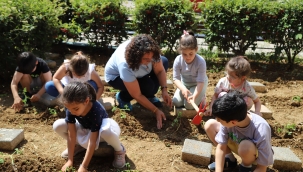 Kartal Belediyesi Kreş Öğrencilerinin İlk Fideleri Toprakla Buluştu