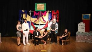 "Selvi Boylum Az Boyalım" Adlı Tiyatro Oyunu Kartal'da İzleyici ile Buluştu