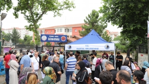 Kartal Belediyesi'nden LGS Öncesi Öğrencilere Su İkramı