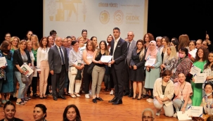 Kartal'da Kadınlar "Dijital Girişimcilik" Belgelerini Aldı