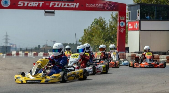 Karting heyecanı İstanbul Tuzla'da sürüyor