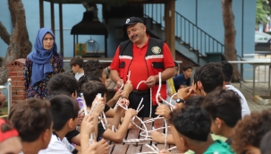 Kimsesiz Çocuklara Öğretirken Eğlendiren Eğitim