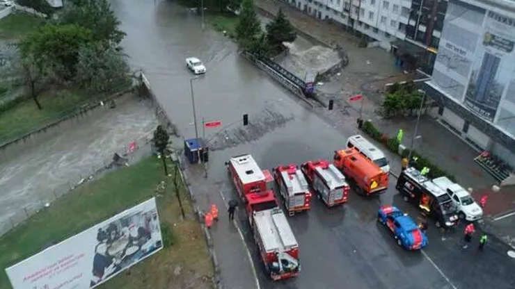 İşte Bir Kaç Saatlik Yağmurun İstanbul'a Faturası