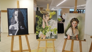 Kartal Belediyesi'nden İranlı Kadın Ressamlara Anlamlı Destek