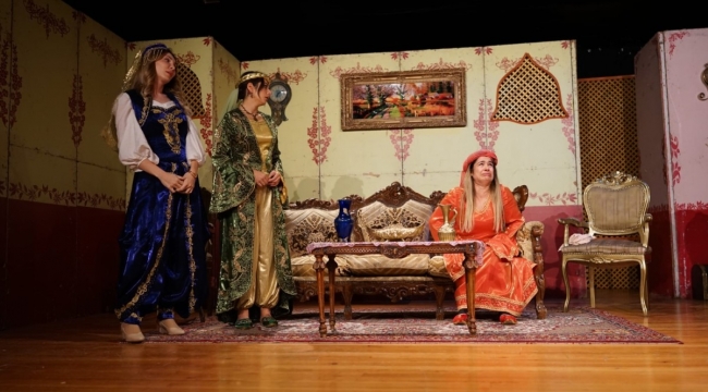 "Eyvah Kaynanam" Adlı Tiyatro Oyunu Kartal'da Sahnelendi