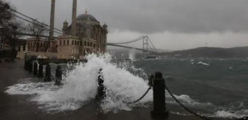 İstanbul'da deniz ulaşımına lodos engeli