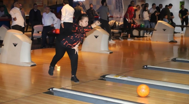 Kartal Belediyesi'nde Bowling Turnuvası Heyecanı