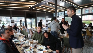 BAŞKAN YÜKSEL, KARTAL'DAKİ BEDEN EĞİTİMİ ÖĞRETMENLERİYLE BULUŞTU