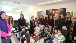 Kreşli Miniklerden Kadın Personele '8 Mart' Sürprizi