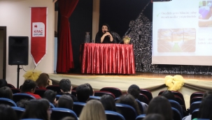 Kartal Belediyesi'nin Çevre Bilinçlendirme Konferansları Devam Ediyor