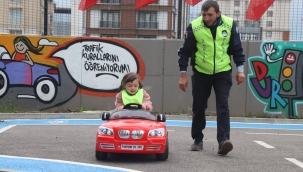 Kartallı Minikler Trafik Haftası'nda Kuralları Öğrenip Parkura Çıktı