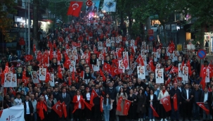 Kartallılar, Göksel'in Şarkılarıyla 19 Mayıs Coşkusunu Yaşadı