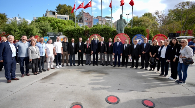 Gaziler Günü Dolayısı ile Kartal'da Atatürk Anıtı'na Çelenk Sunuldu