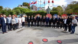 Gaziler Günü Dolayısı ile Kartal'da Atatürk Anıtı'na Çelenk Sunuldu