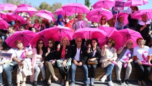 Kartal'da 'Pembe Patika Yürüyüşü' ile Meme Kanserine Dikkat Çekildi