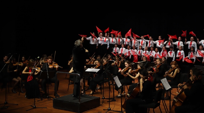 Kartal Belediyesi Gençlik Senfoni Orkestrası'ndan Cumhuriyet'in 100. Yılında Muhteşem Konser