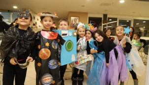 Minik Öğrencilerden Kartal Belediyesi'nde Çevreci Defile