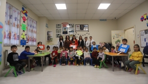 Kreş Öğrencilerinden 'İnsan Hakları ve Demokrasi' Mesajı