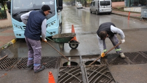 Fen İşleri Ekiplerinden Kartal'da Yoğun Mesai