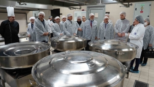 Kartallı Muhtarlardan Kartal Belediyesi Aşevi-Gıda Bankası ve Afet İşleri Müdürlüğü'ne Ziyaret