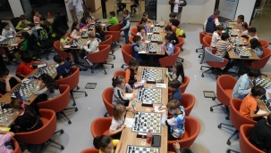 Kartal'da '23 Nisan Ulusal Egemenlik ve Çocuk Bayramı Satranç Turnuvası'nda Hamleler Yarıştı