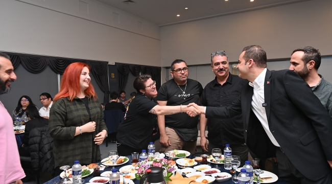 BAŞKAN AKIN GAZETECİLERLE BİR ARAYA GELDİ