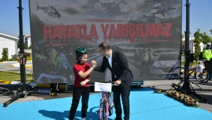 ÇOCUKLAR TRAFİKTE HEM EĞLENDİ HEM ÖĞRENDİ