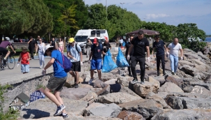 Kartal'da 'Marmara Denizi Günü' Dolayısıyla Sahil Temizliği Yapıldı