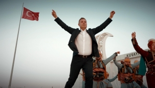 Başkan Ahmet Akın, Kuvayı Milliye ruhuyla zeybek oynadı