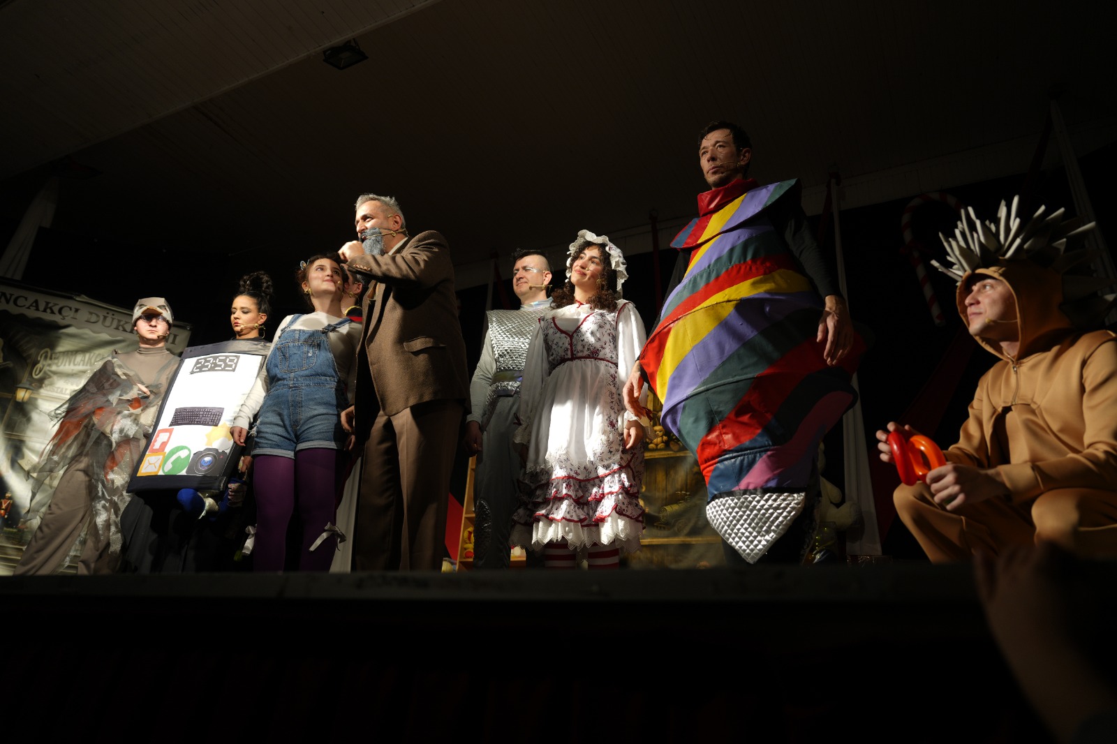 BURHANIYE'DE 23 NISAN RUHUNA YAKIŞIR KUTLAMA