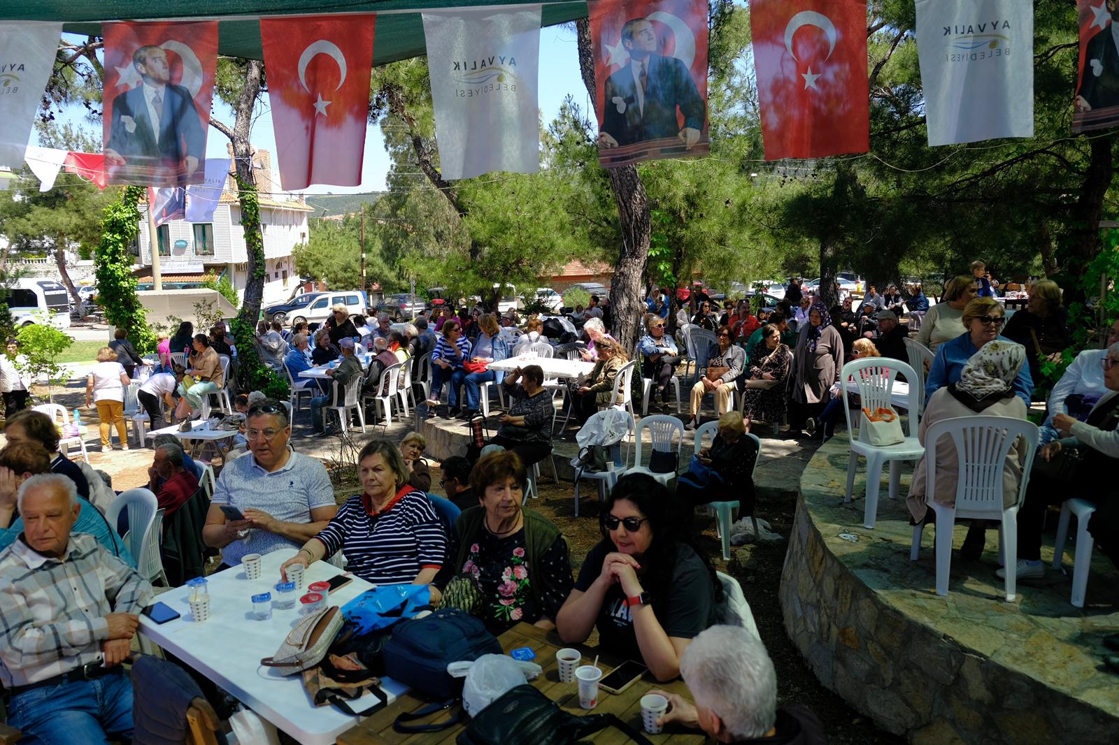 BİNLERCE KİŞİ BAHARI COŞKUYLA KARŞILADI