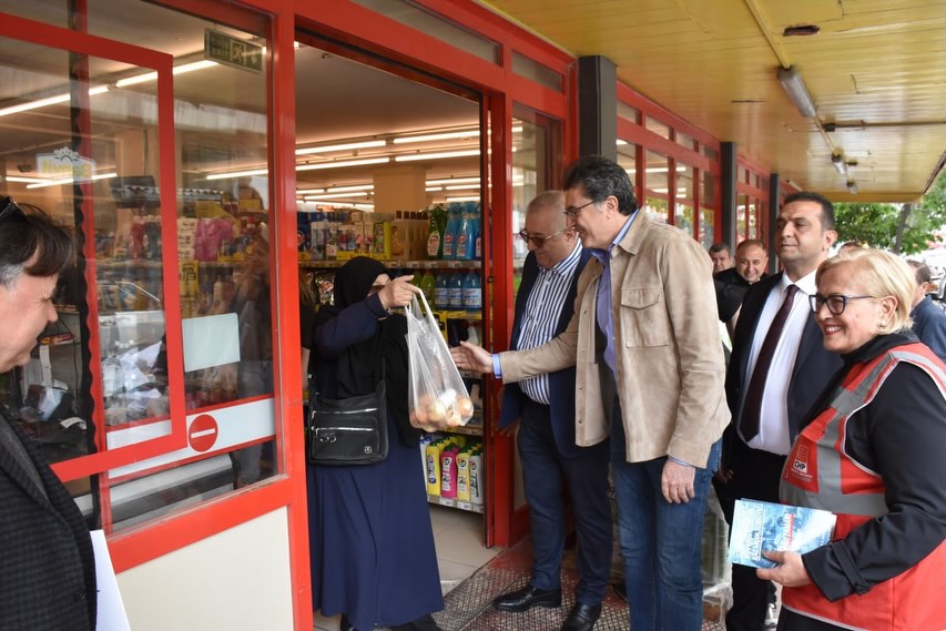 ENSAR AYTEKİN EDREMİT'TE VATANDAŞIN NABZINI TUTTU