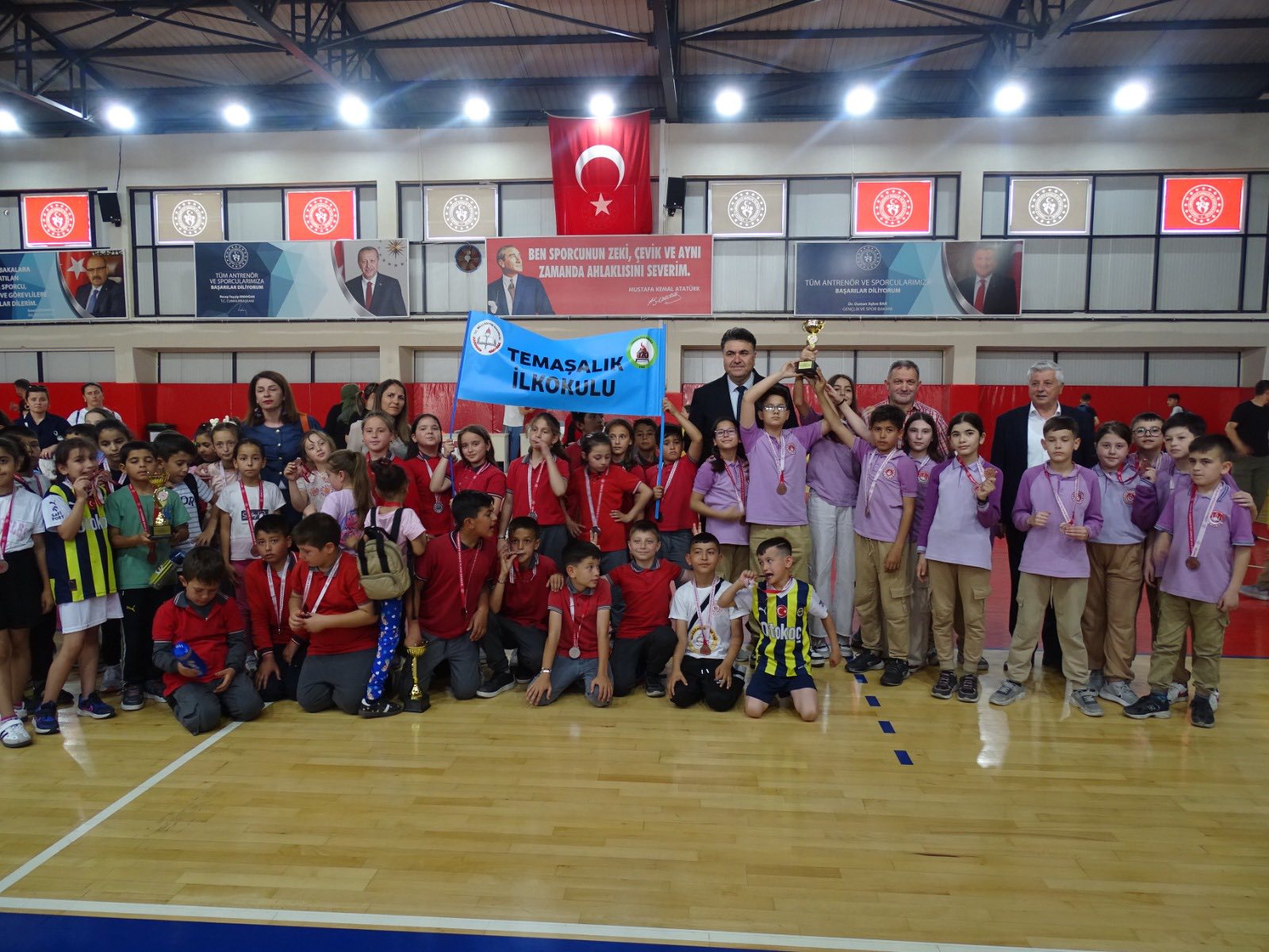 HAVRAN'DA "MENDİL KAPMACA" HEYECANI: GELENEKSEL OYUNLAR ŞENLİĞİ SONA ERD