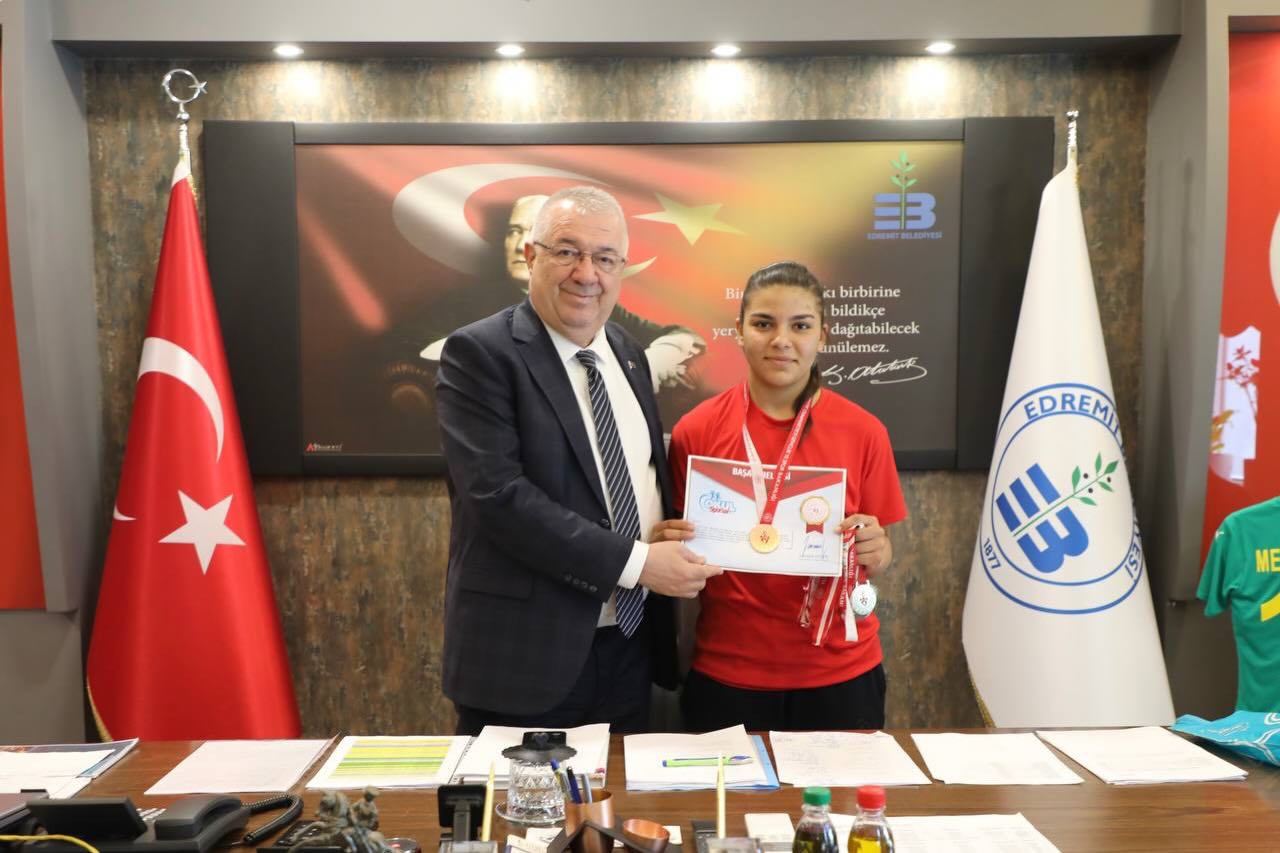 TÜRKİYE 3.'SÜ MİLLİ GÜREŞÇİ ESMA NUR'A BAŞKAN ERTAŞ'TAN TEBRİK