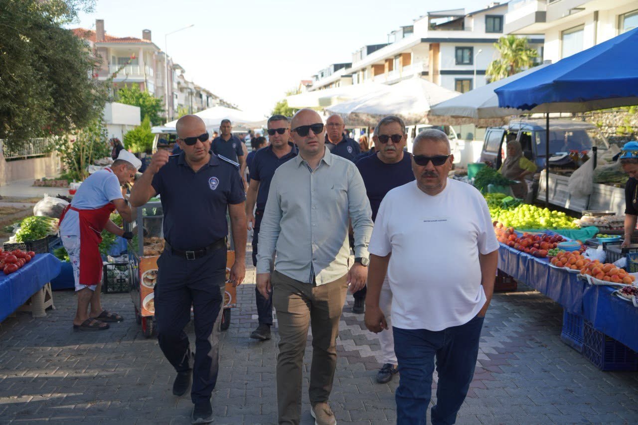 ALTINOLUK SALI PAZARI'NDA ZABITADAN GENİŞ KAPSAMLI DENETİM