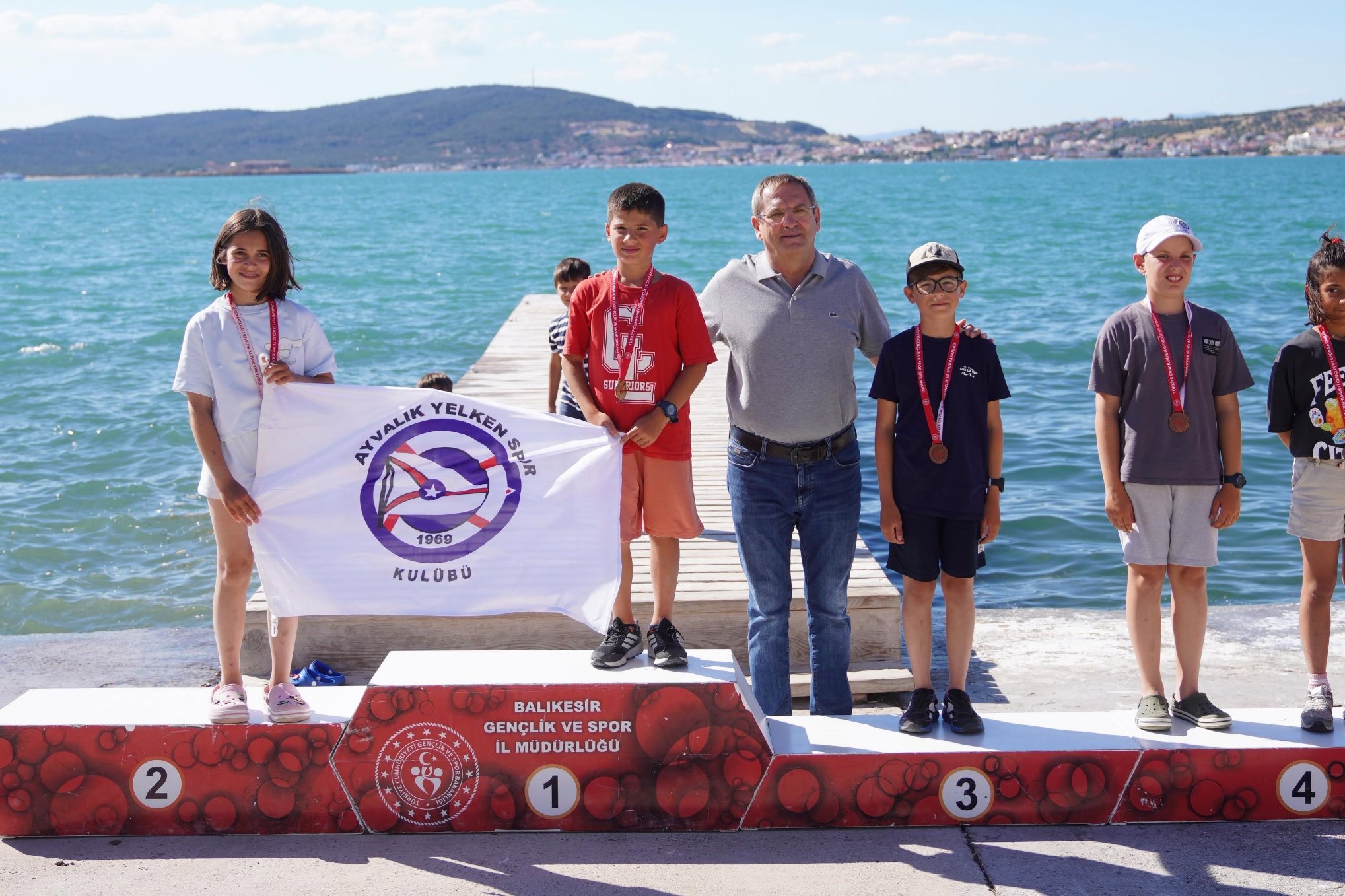 BAŞKAN MESUT ERGİN, BÖLGE YELKEN YARIŞLARI'NDA SPORCULARIN HEYECANINA ORTAK OLDU